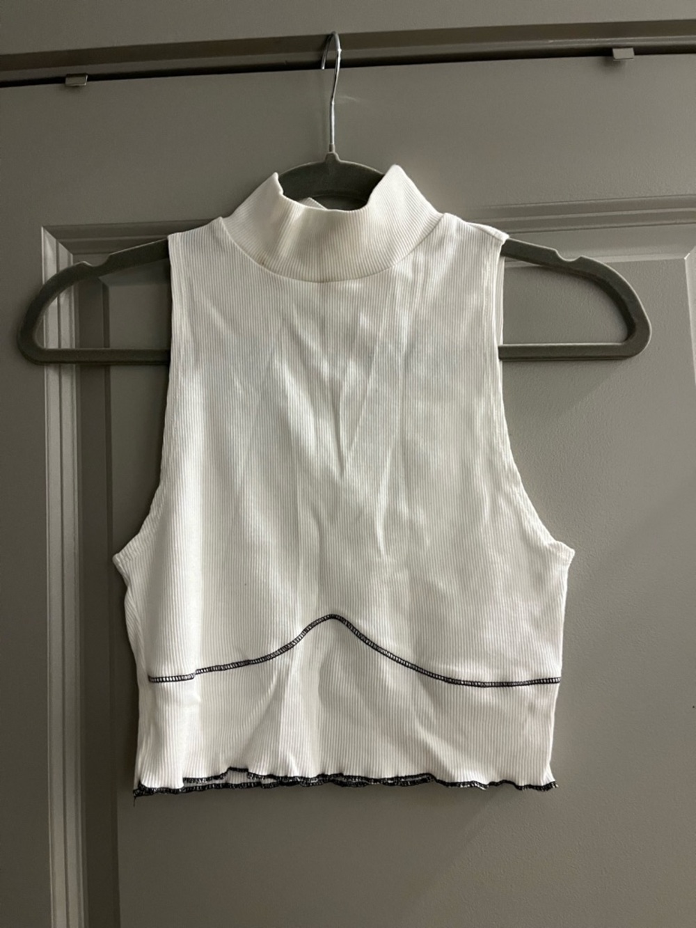 Vintage Reformation White Ribbed Mock Neck Crop Top with Black Stitching Size S